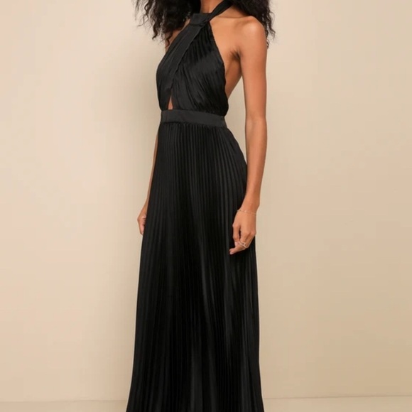 Lulus Dresses & Skirts - Lulus halter satin‎ pleated for and flare gown dress